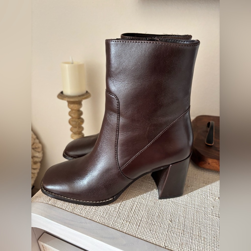 NWOT Tahari Brown 100% Leather Boots